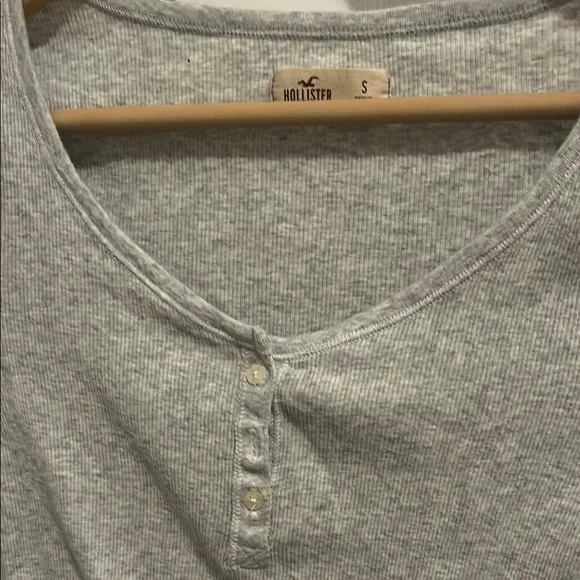 Hollister s Light Gray Long Sleeve Blouse - Picture 2 of 3